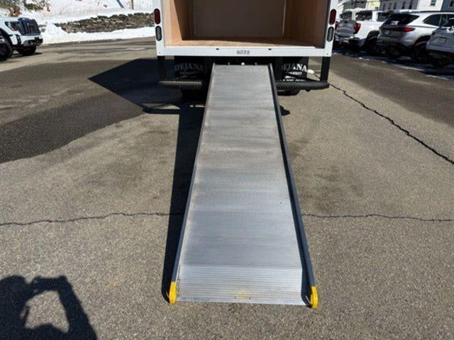 2026 GMC Savana Cutaway 3500 1WT
