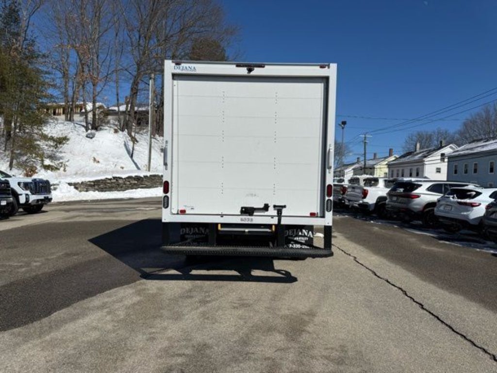 2026 GMC Savana Cutaway 3500 1WT