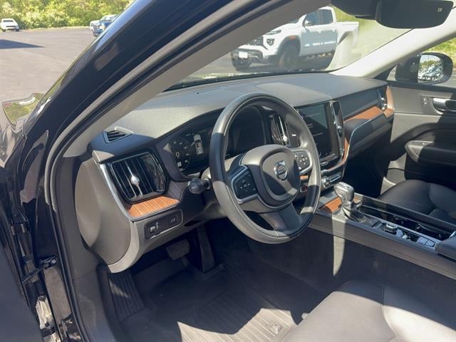 2021 Volvo XC60 T5 Momentum