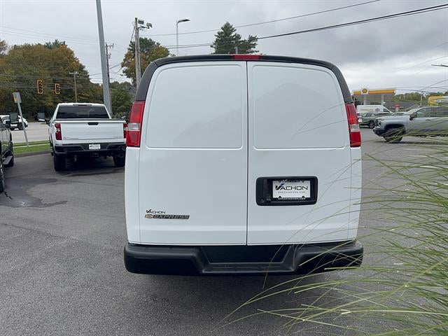 2025 Chevrolet Express Cargo WT
