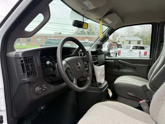 2026 GMC Savana Cutaway 3500 1WT
