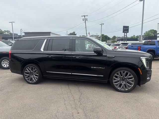 2025 GMC Yukon Denali Ultimate AWD's photo